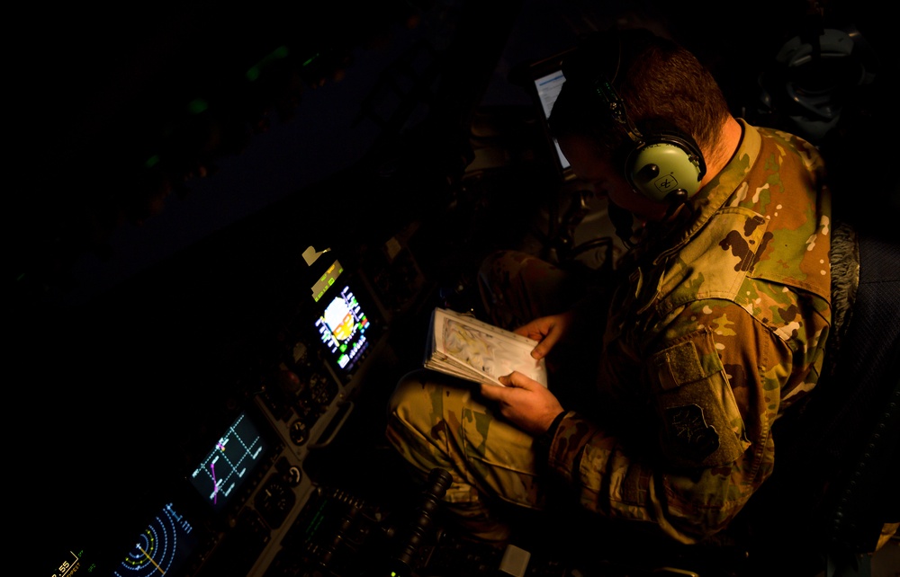 816th EAS conducts cargo mission