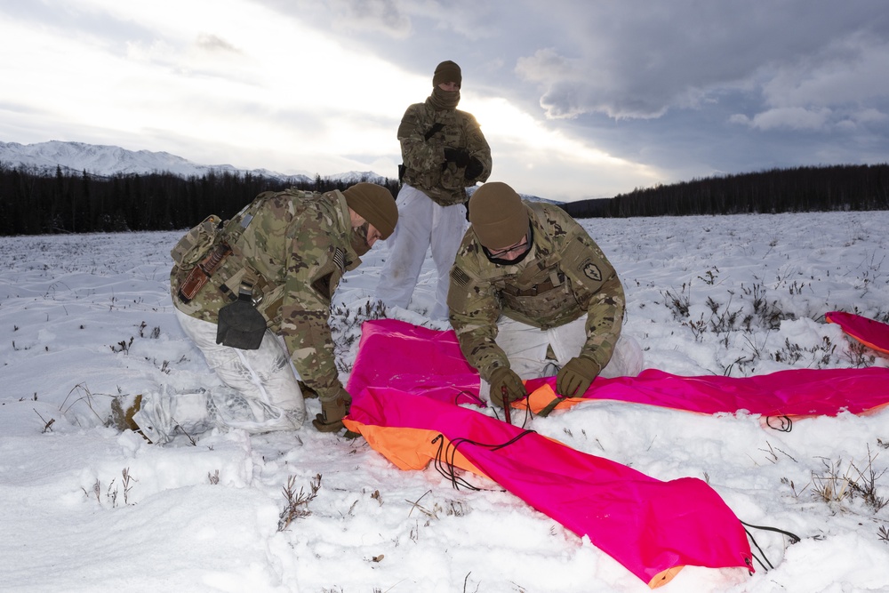 ‘Denali’ paratroopers and AKARNG aviators conduct aerial resupply training at JBER