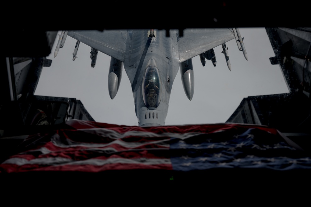 F-16 Fighting Falcons watch over troops in CENTCOM