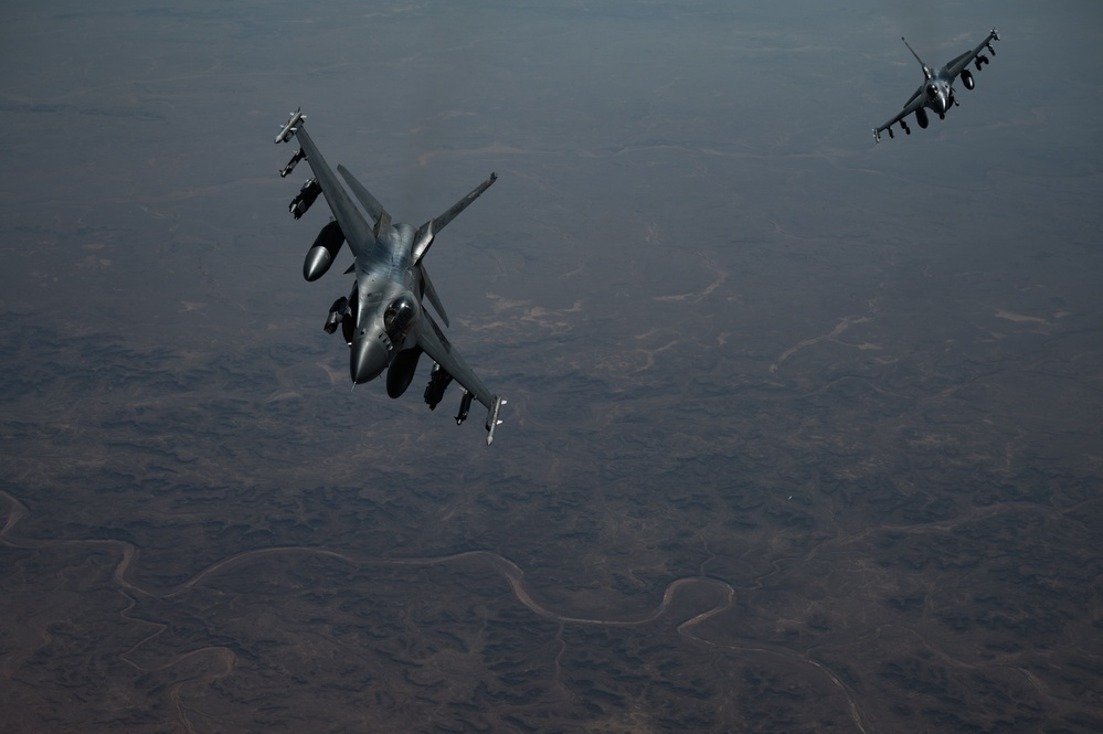 F-16 Fighting Falcons watch over troops in CENTCOM