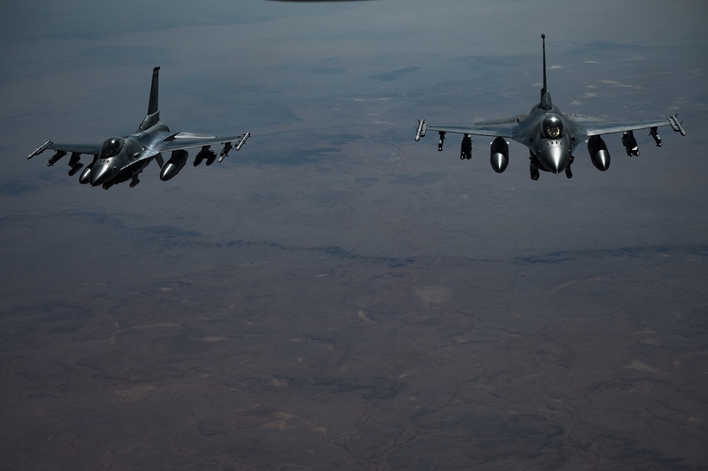 F-16 Fighting Falcons watch over troops in CENTCOM