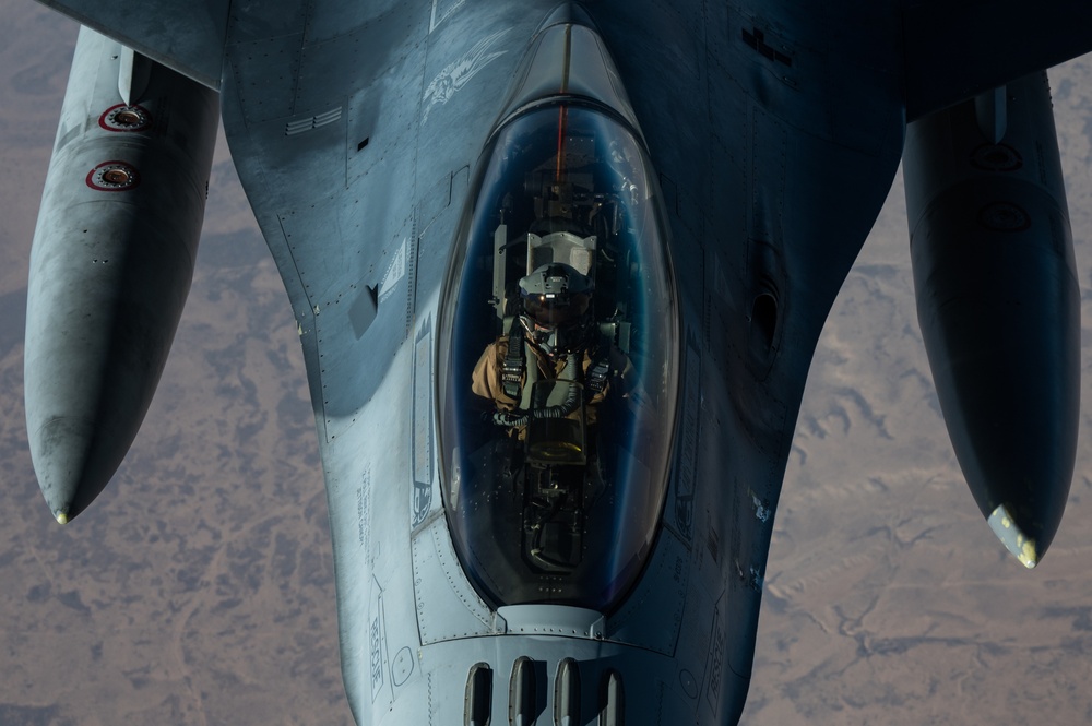 F-16 Fighting Falcons watch over troops in CENTCOM