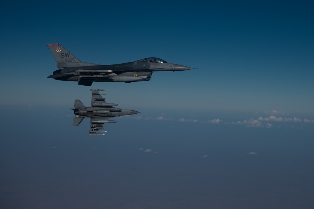 F-16 Fighting Falcons watch over troops in CENTCOM