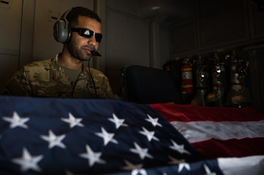 F-16 Fighting Falcons watch over troops in CENTCOM