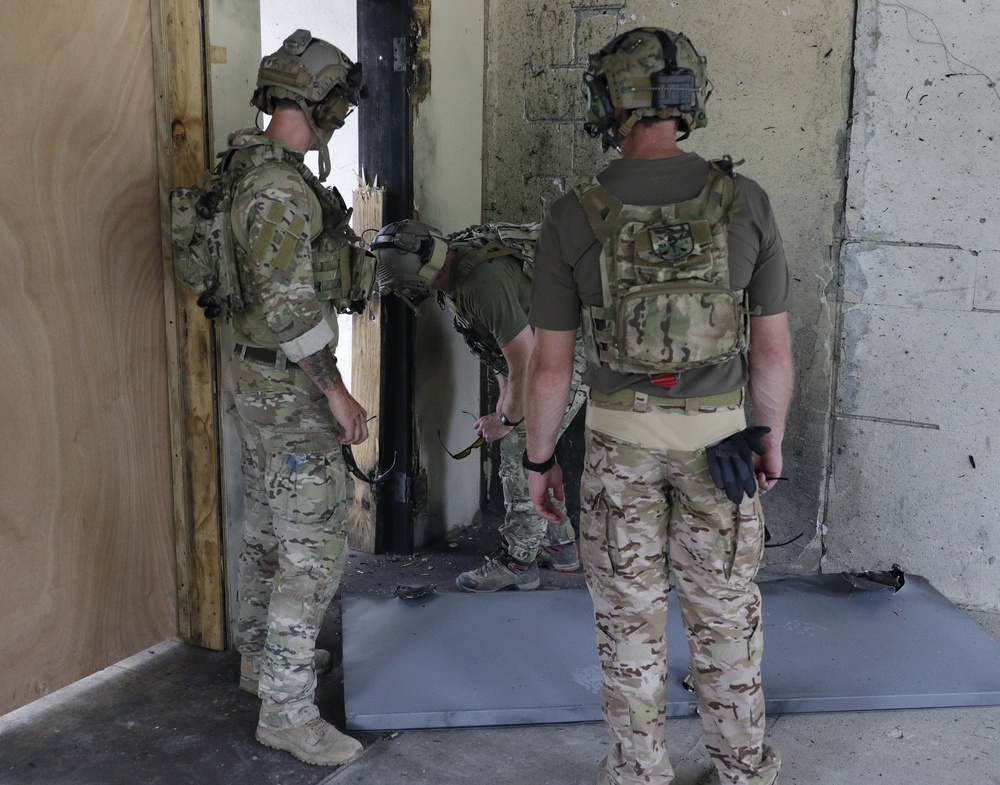 Soldiers Undergo Breaching and Demolition Training