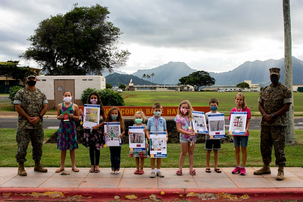 MCBH CO, Sgt. Maj. present awards to the community