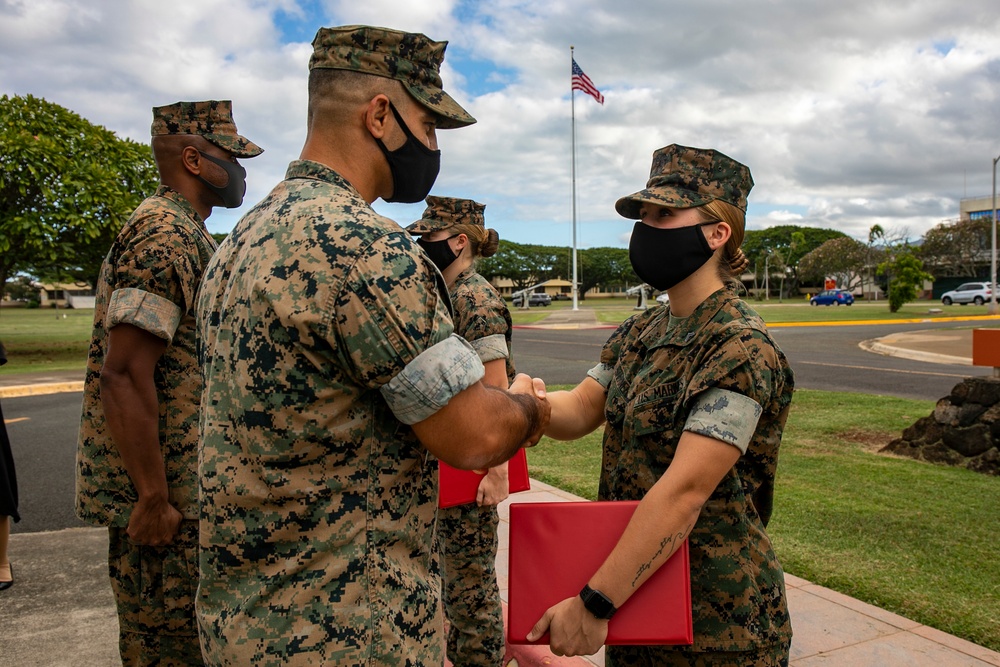 MCBH CO, Sgt. Maj. present awards to the community