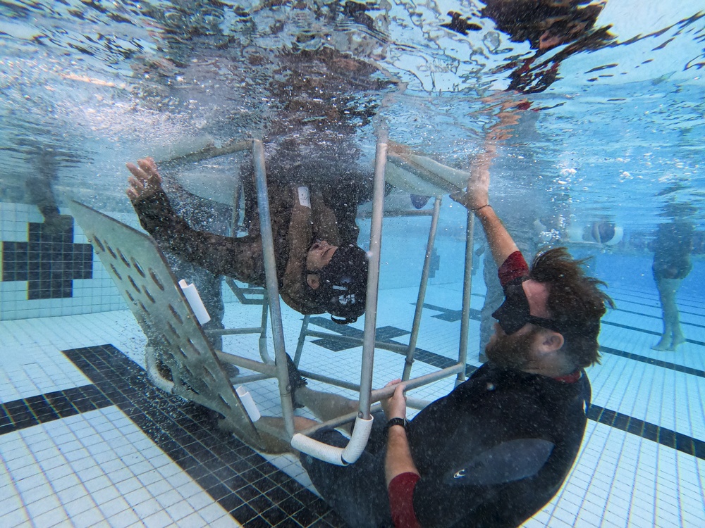 2/3 Fox Co conducts Helicopter Underwater Egress Training