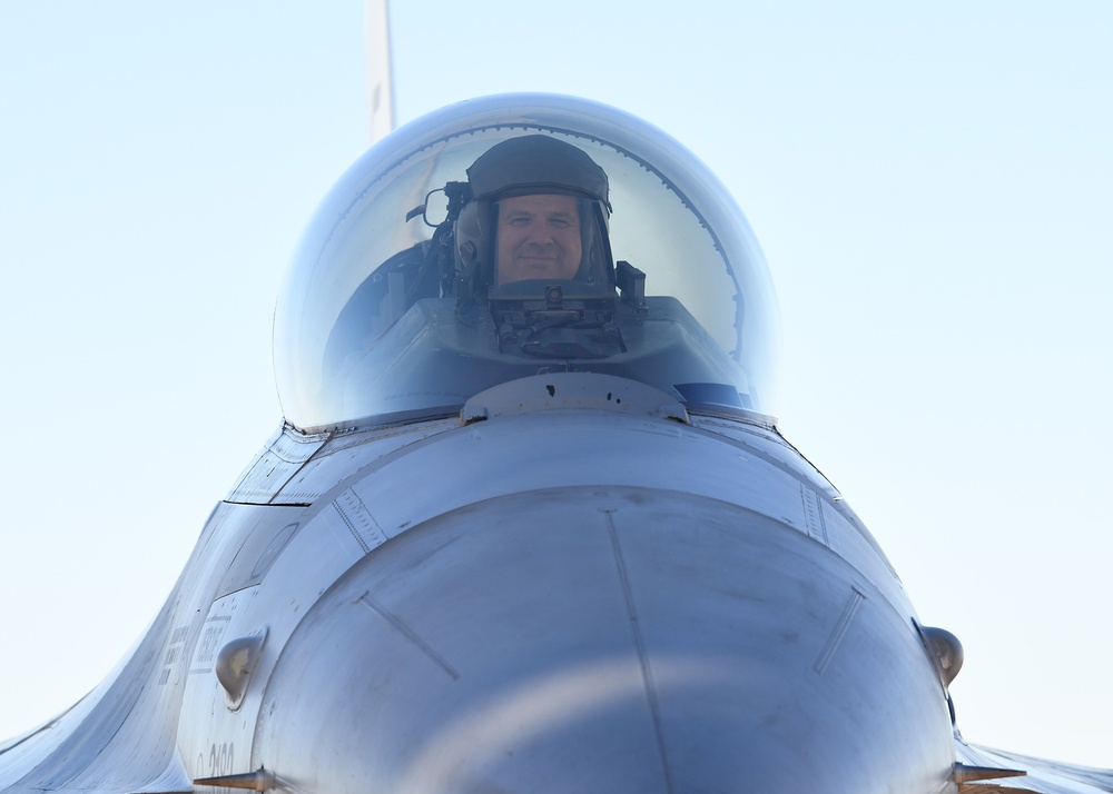 Luke pilot reaches rare milestone, surpasses 3k flying hours in F-16