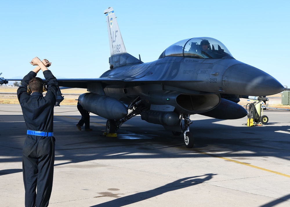 Luke pilot reaches rare milestone, surpasses 3k flying hours in F-16