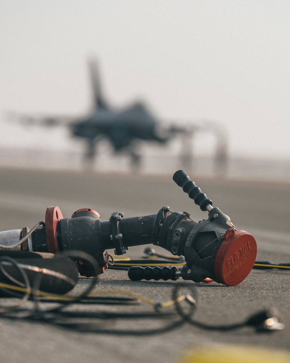 Al Udeid Airmen perform operational hot-refueling on F-16 Fighting Falcons