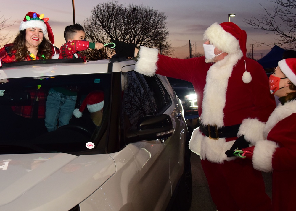 Great Lakes MWR Hosts Trees for Troops