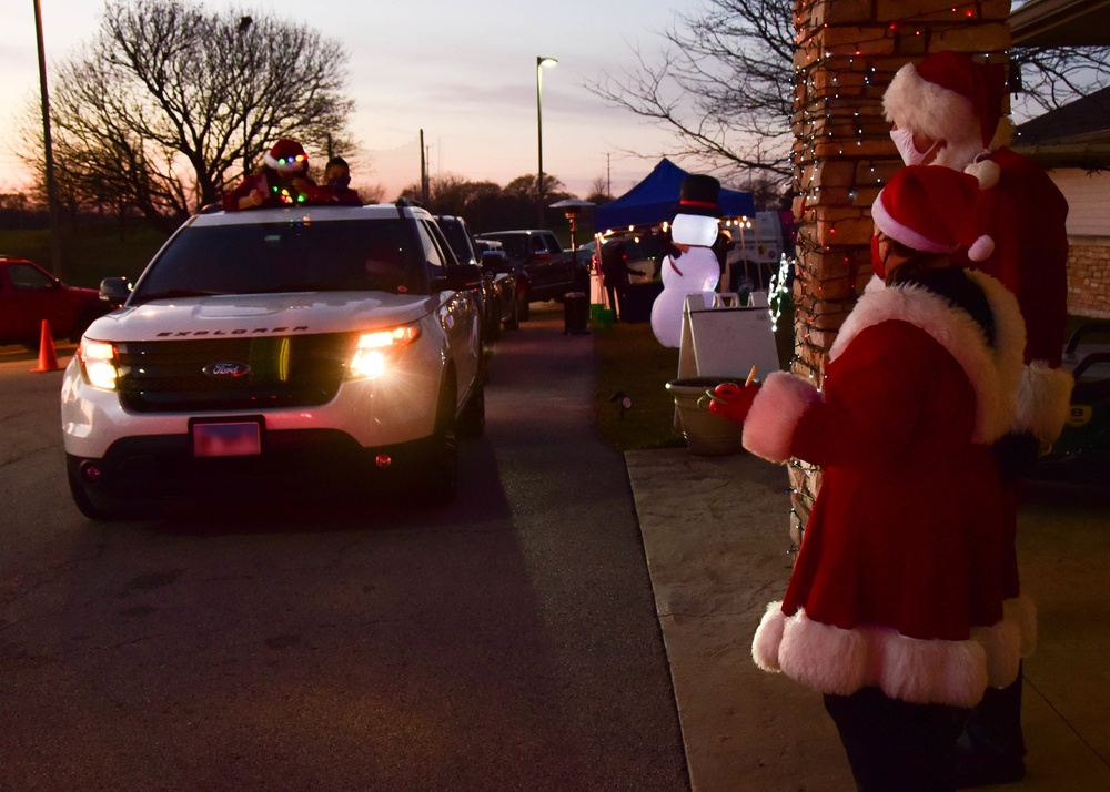 Great Lakes MWR Hosts Trees for Troops