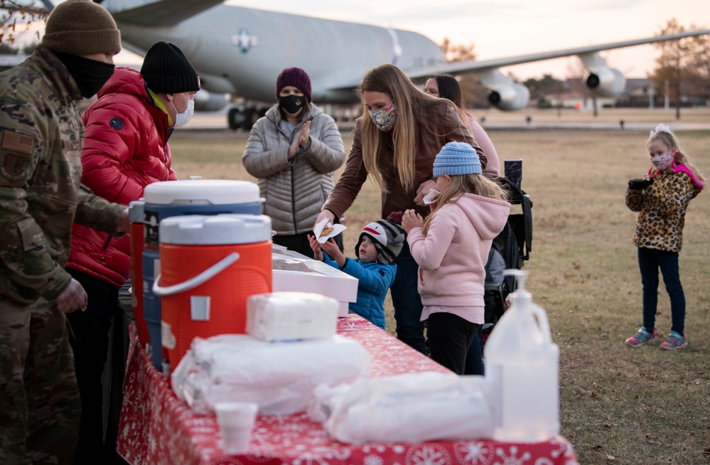 97th AMW families celebrate annual holiday tree lighting