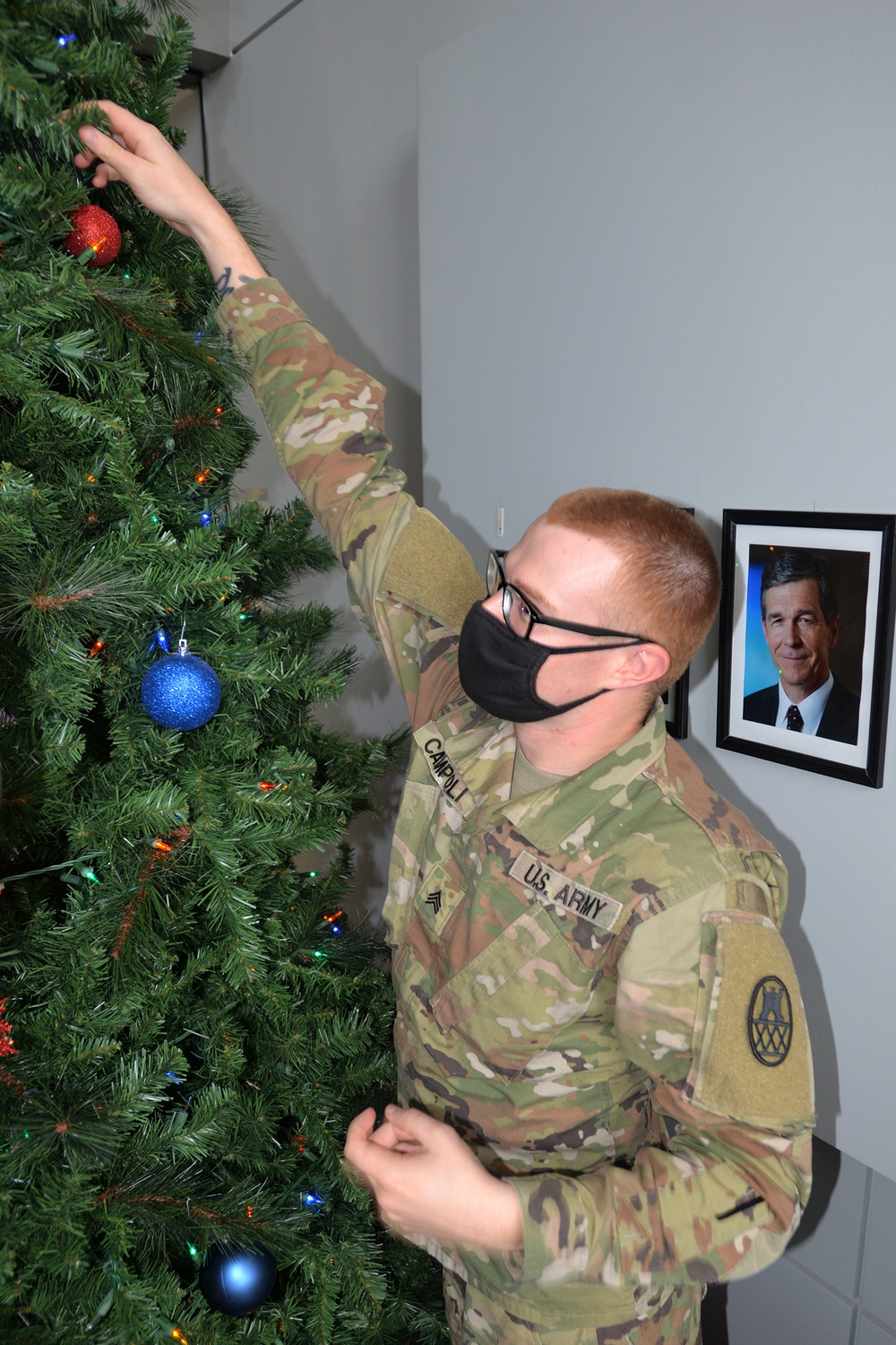 NC Guard Soldiers Decorate Christmas Tree