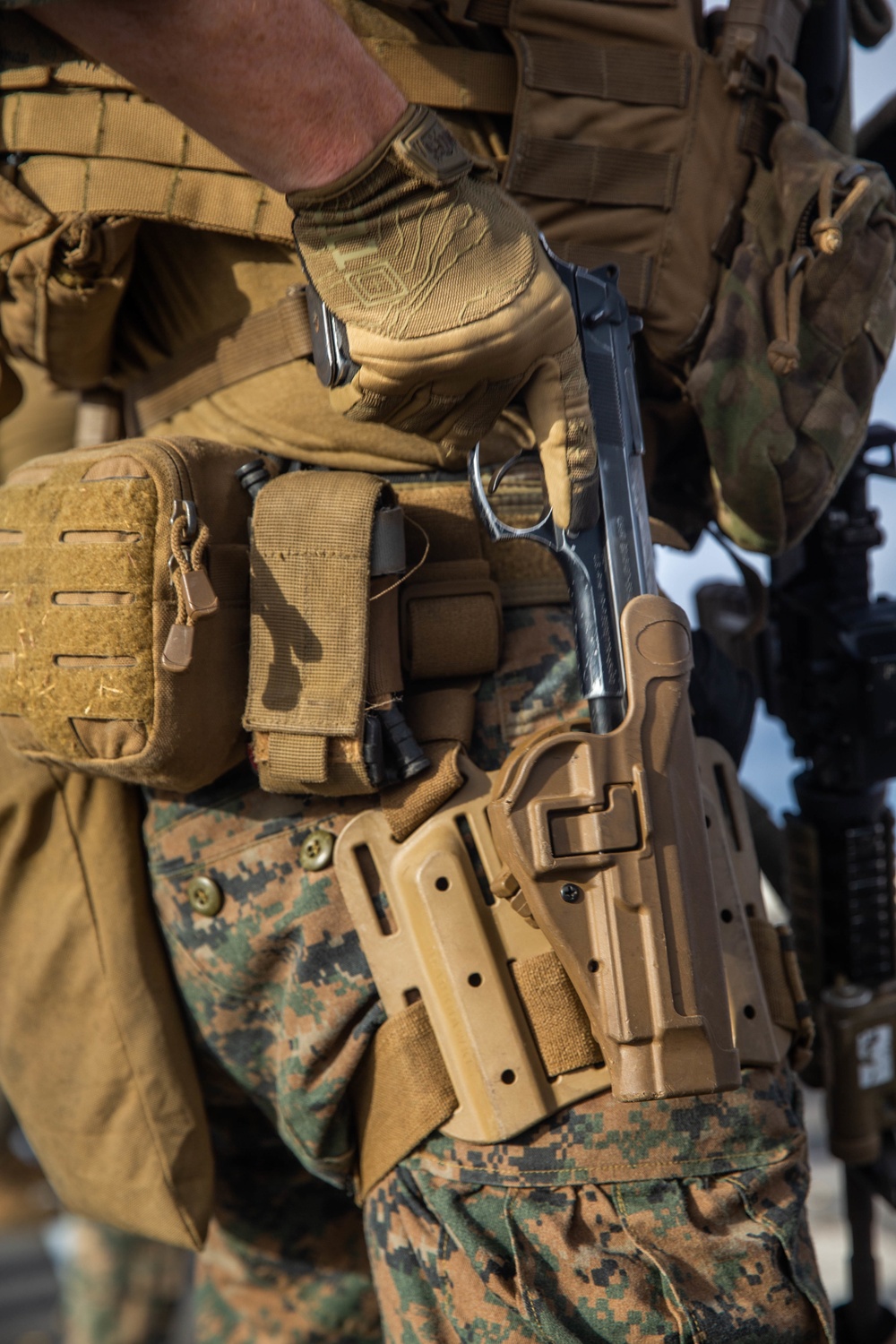 15th MEU Marines conduct combat marksmanship aboard USS Somerset