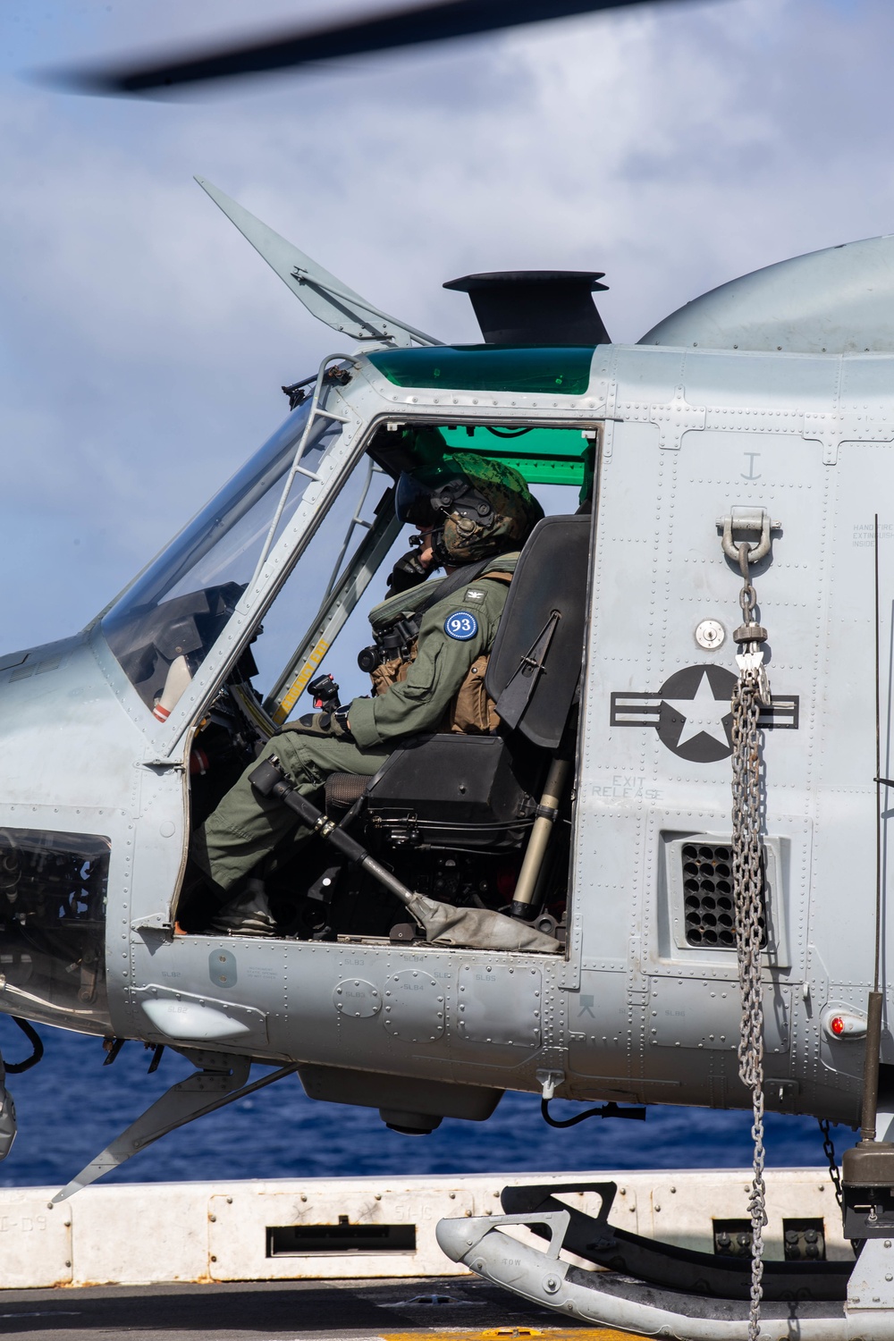 USS Somerset commanding officer co-pilots a UH-1Y Venom alongside VMM-164 (Rein) Marines