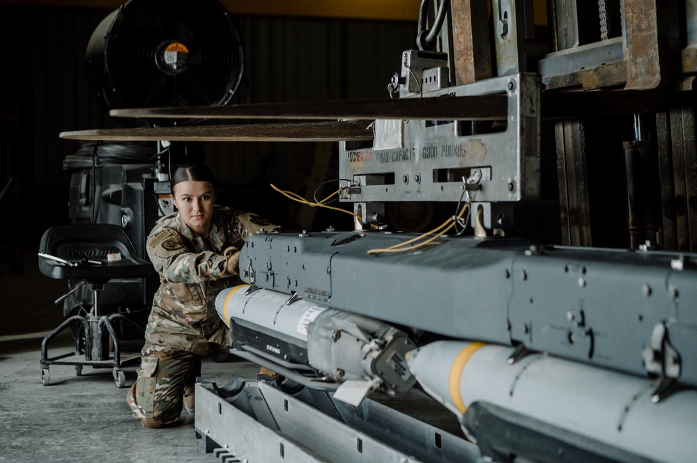 DVIDS - Images - AUAB Munitions Systems Technicians Train To Deploy GBU ...