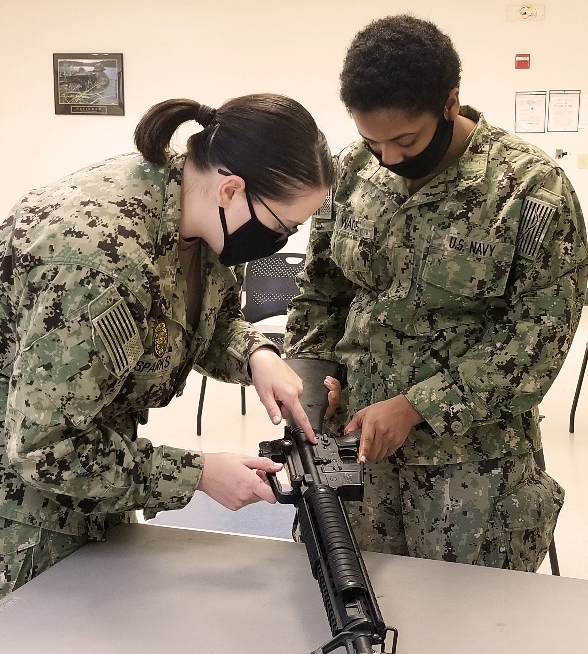 DVIDS - Images - MSRON Sailors Conduct Weapons Training [Image 2 of 2]