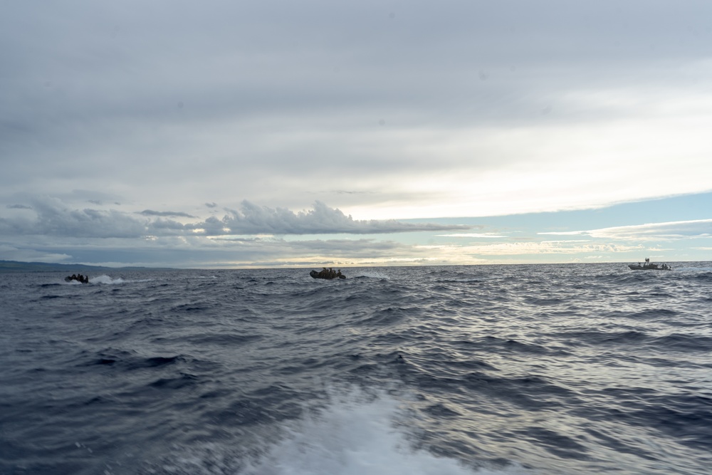 15th MEU ADR Marines conduct small boat training from USS Somerset