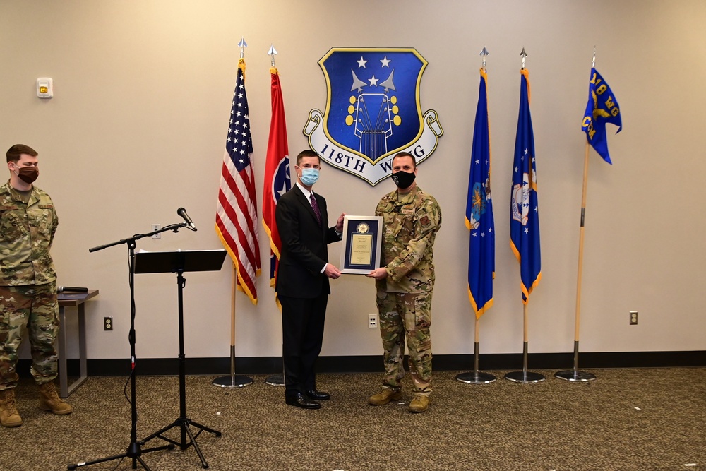 118th Wing recieves Secret Service Director's award