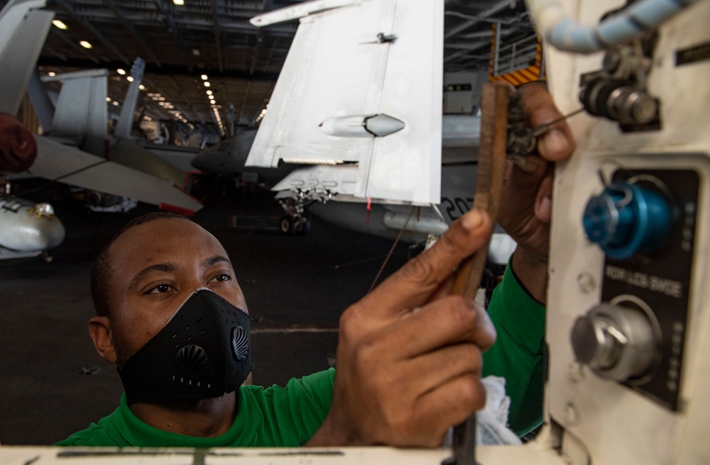 Nimitz Conducts Maintenance