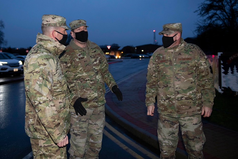 501st CSW celebrates holiday season with tree lighting
