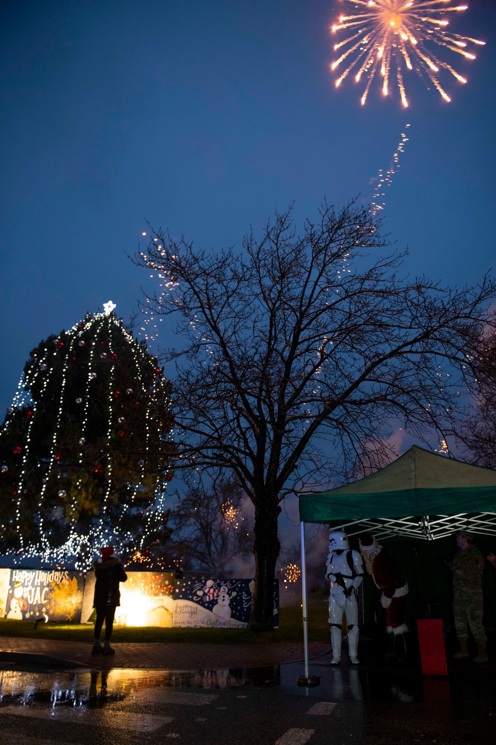 501st CSW celebrates holiday season with tree lighting