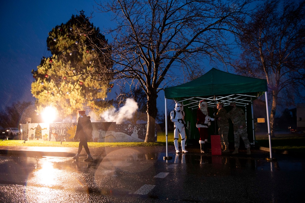 501st CSW celebrates holiday season with tree lighting