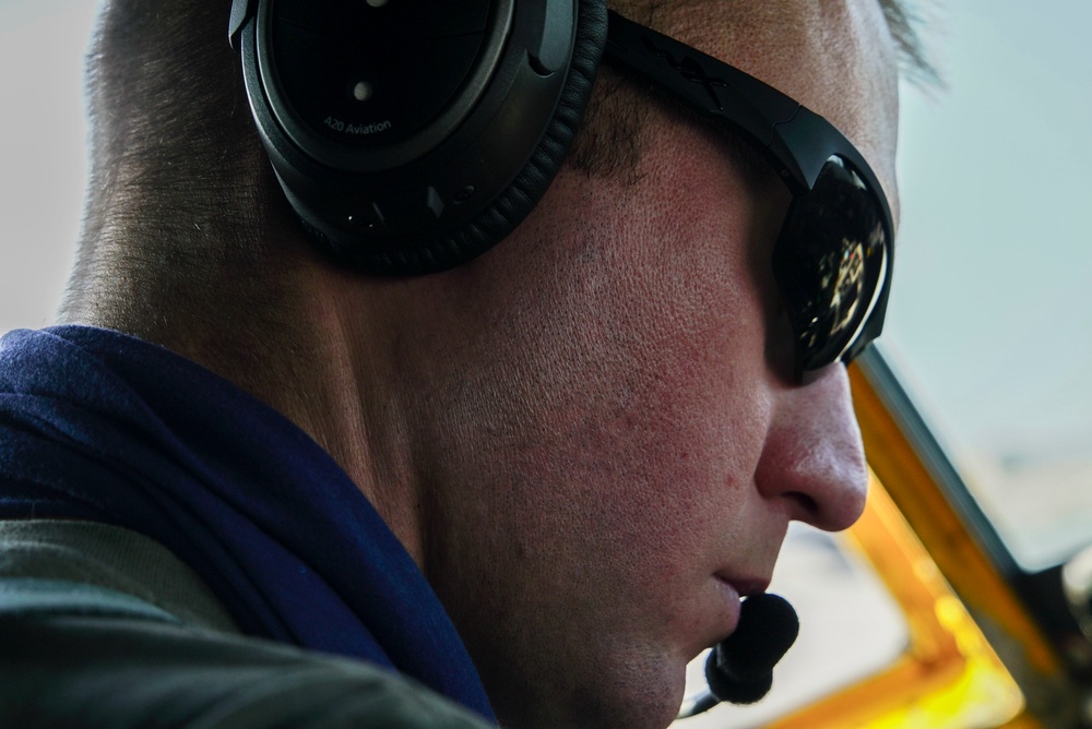 340th EARS refuel F-16s