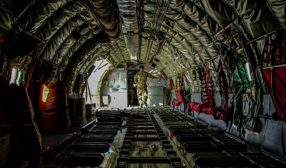 340th EARS refuel F-16s