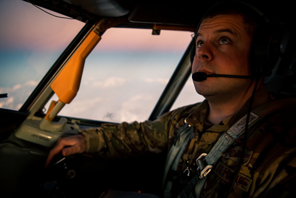 340th EARS refuel F-16s