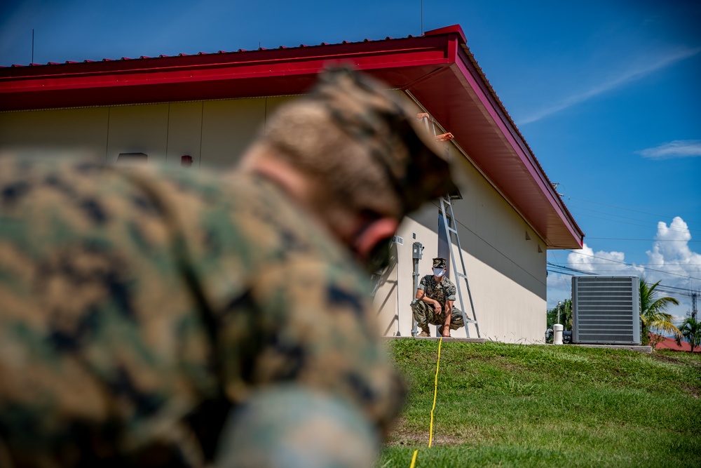 Task force US Marines set up a field expedient antenna in Honduras