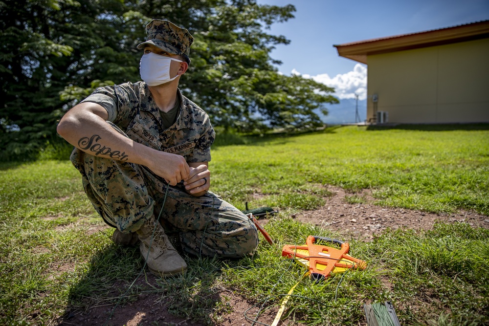 Task force US Marines set up a field expedient antenna in Honduras