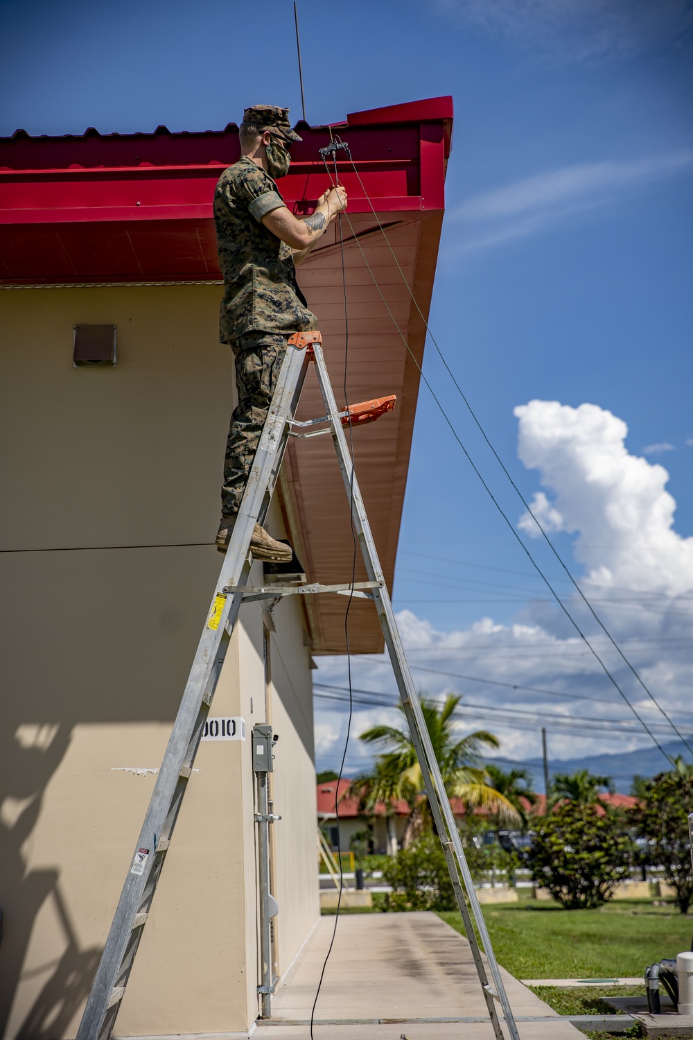 Task force US Marines set up a field expedient antenna in Honduras