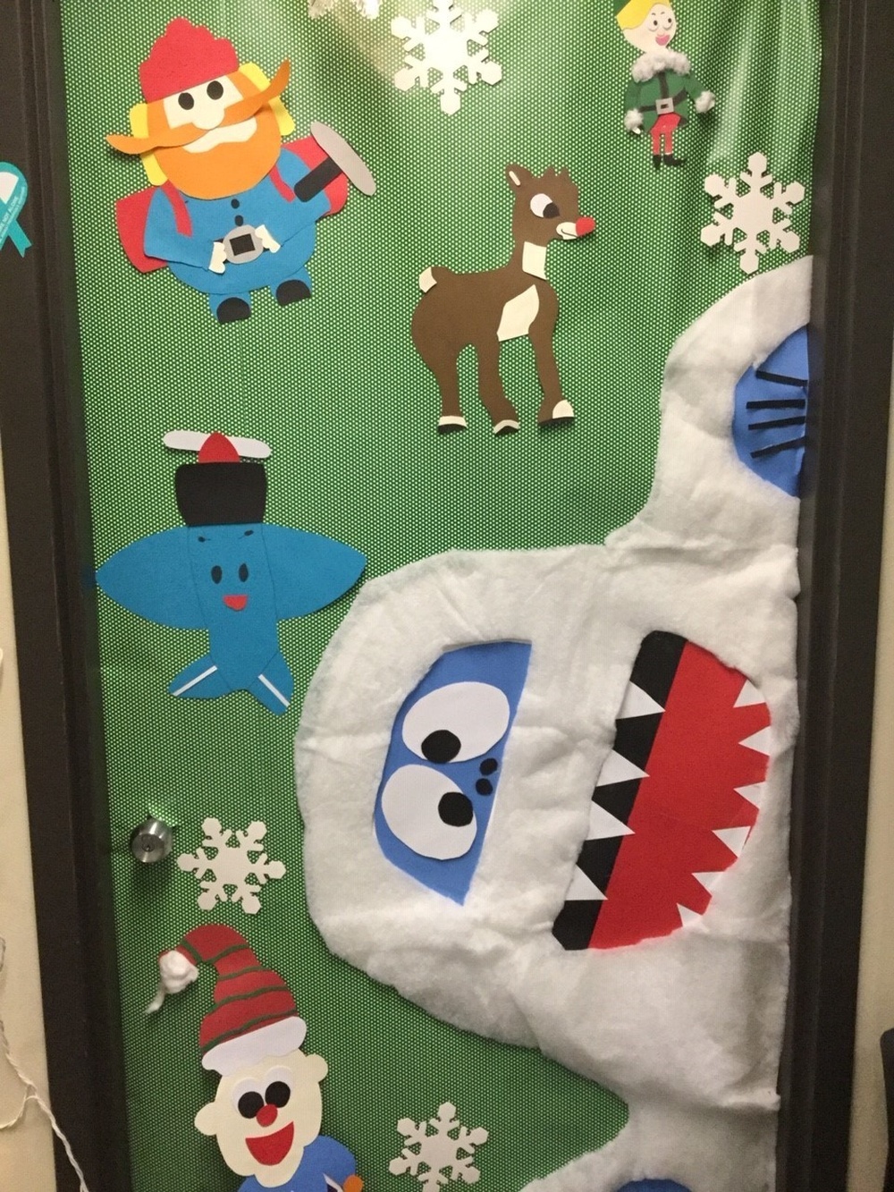 Our Christmas door decoration -- FIRST PLACE!! Made snowman with Dixie  cups. R… | Diy christmas door decorations, Christmas classroom door, Holiday  door decorations