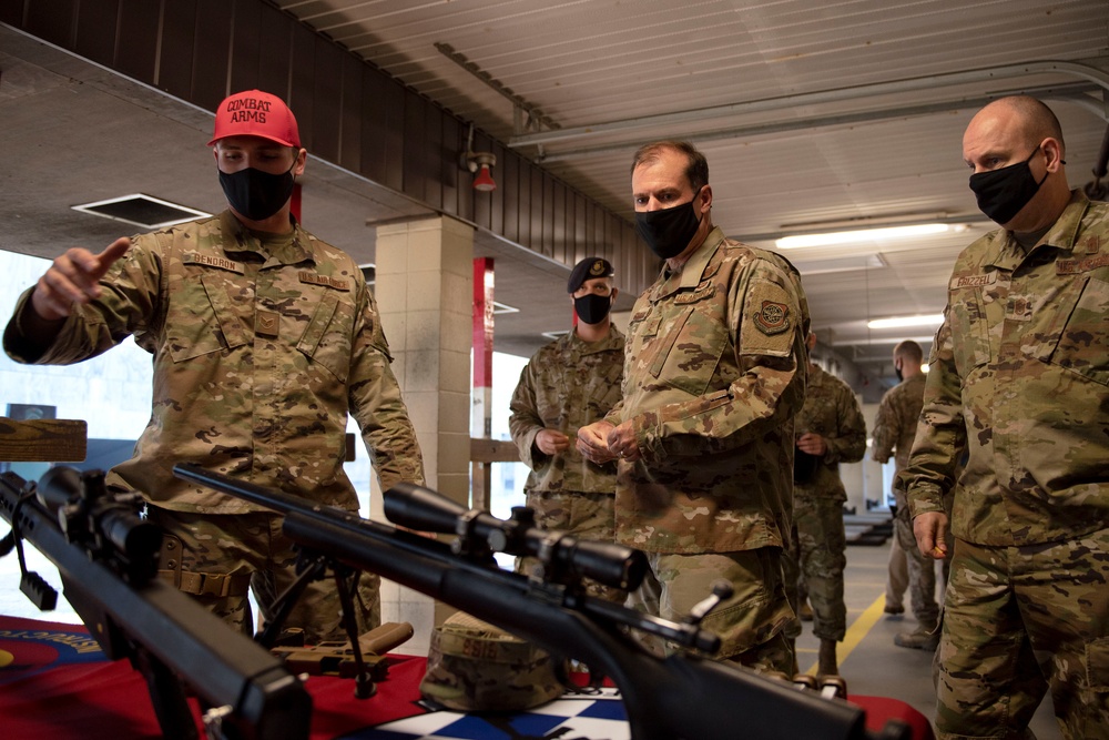 18th, 19th AF commanders tour Herk Nation