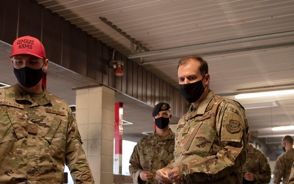 18th, 19th AF commanders tour Herk Nation