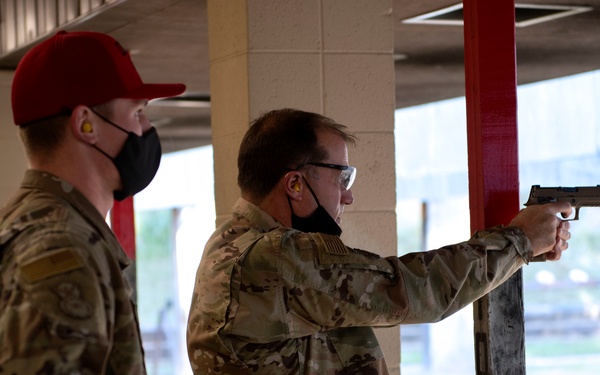 18th, 19th AF commanders tour Herk Nation