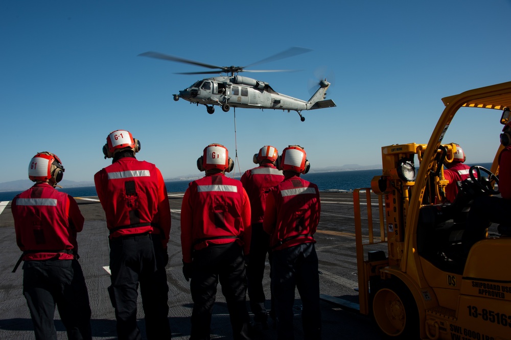 USS Carl Vinson Conducts Vertical Replenishment