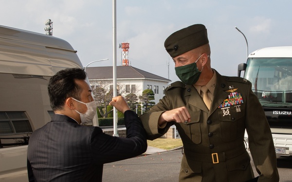 State Minister for Foreign Affairs visits MCAS Iwakuni