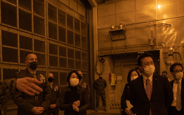 State Minister for Foreign Affairs visits MCAS Iwakuni