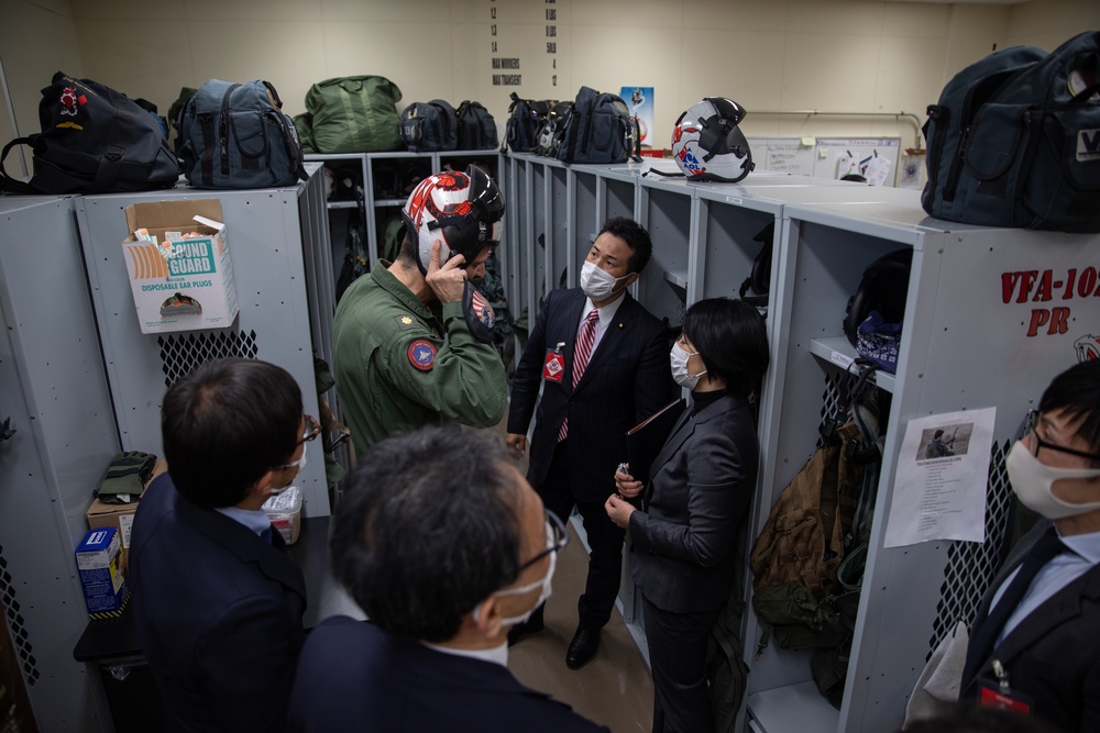 State Minister for Foreign Affairs visits MCAS Iwakuni