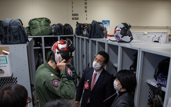 State Minister for Foreign Affairs visits MCAS Iwakuni