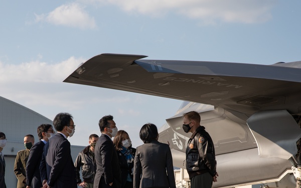 State Minister for Foreign Affairs visits MCAS Iwakuni