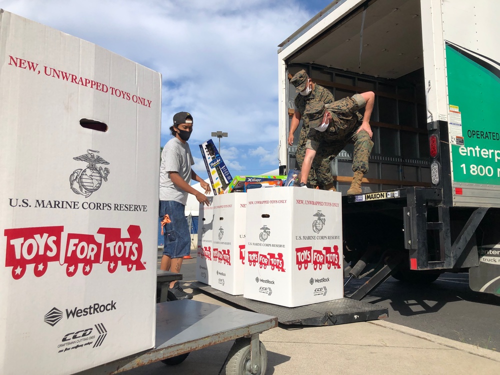 NEX Pearl Harbor Customers Support Toys for Tots