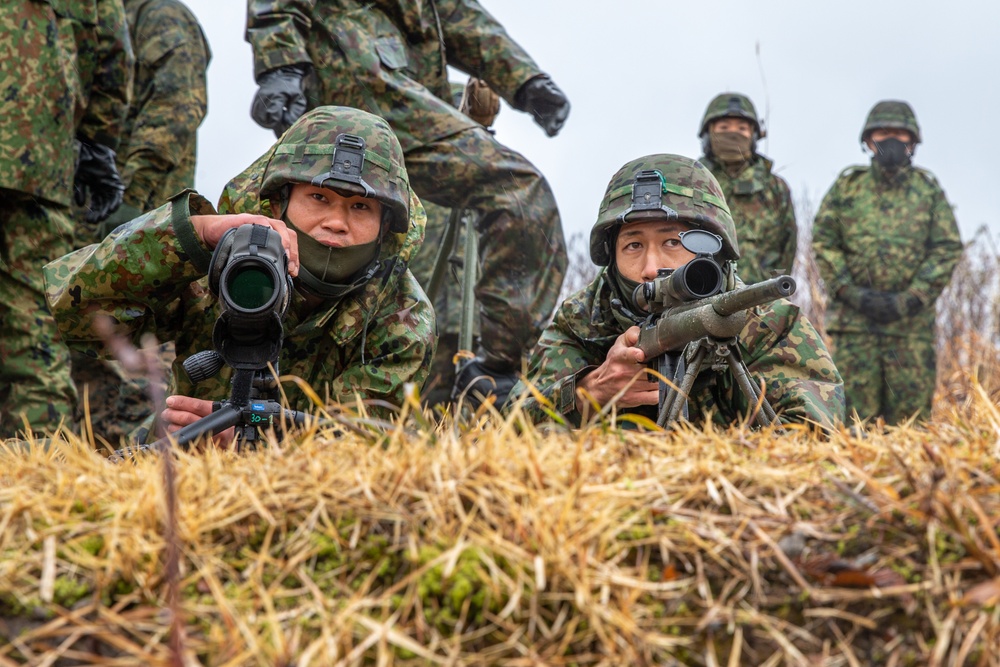 3/8 Marines and JGSDF troops exchange combat tactics during Forest Light 21
