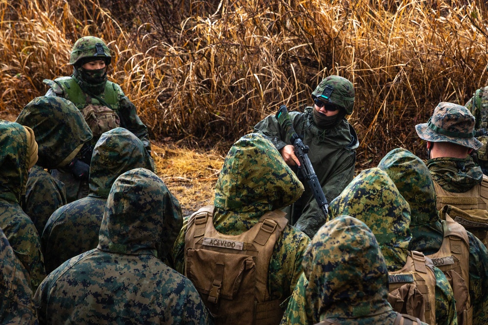 3/8 Marines and JGSDF troops exchange combat tactics during Forest Light 21