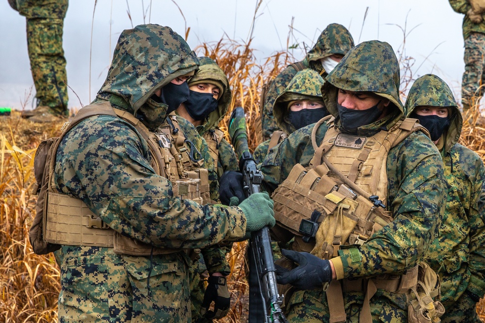 3/8 Marines and JGSDF troops exchange combat tactics during Forest Light 21