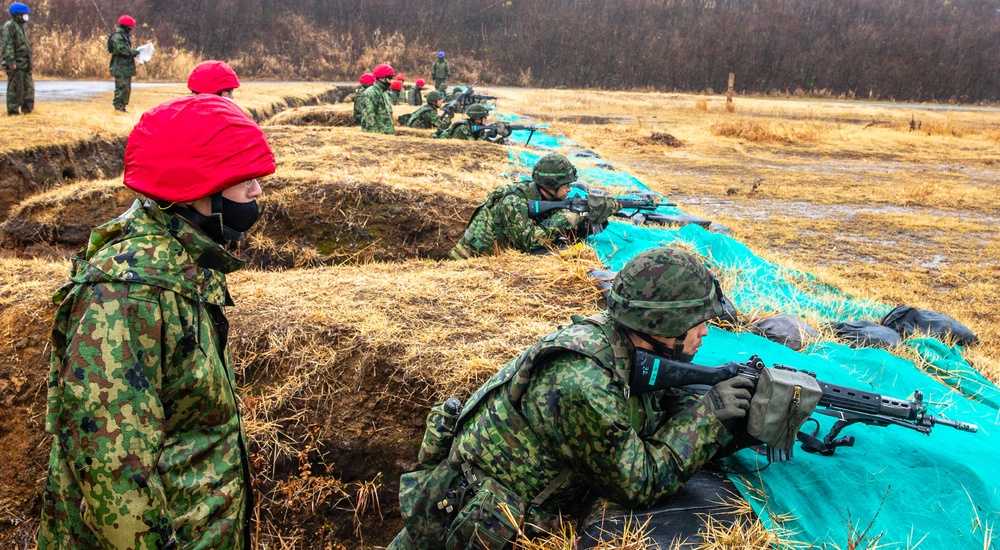 3/8 Marines and JGSDF troops exchange combat tactics during Forest Light 21